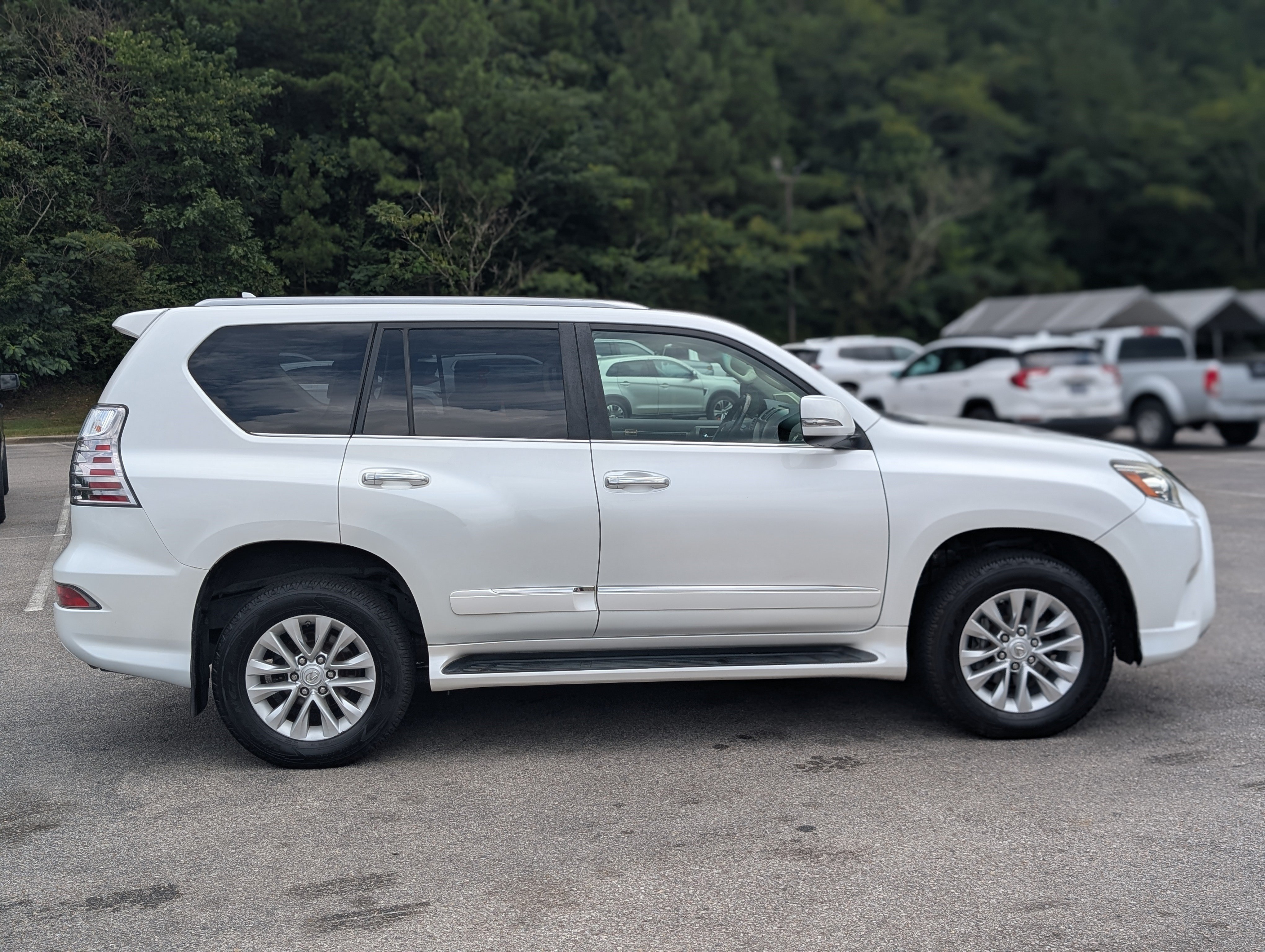 Used 2015 Lexus GX 460 w/ Premium Package AWD/4WD image 10