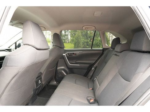 Used 2022 Toyota RAV4 LE image 13