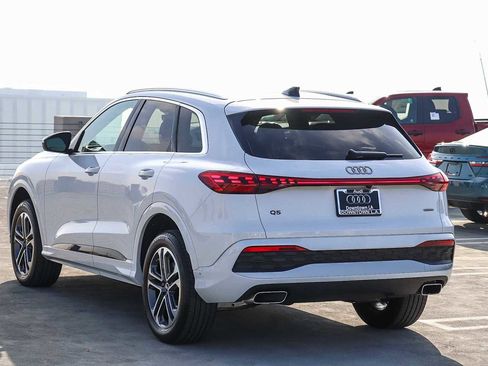 Used 2025 Audi Q5 Premium w/ Convenience Package image 6