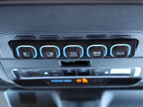 New 2025 Ford F150 Lariat w/ Equipment Group 502A High image 34