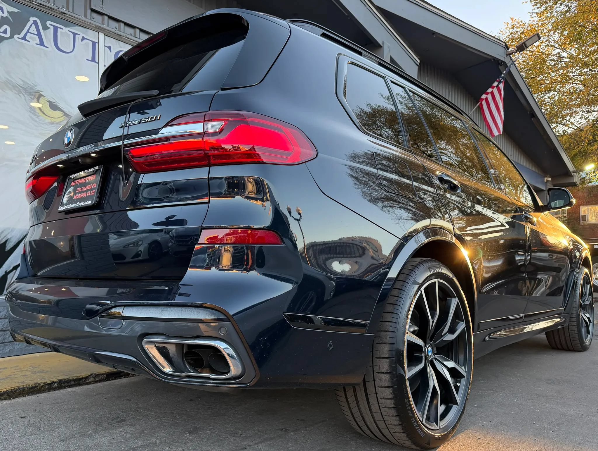 Used 2019 BMW X7 xDrive50i w/ M Sport Package AWD/4WD image 3