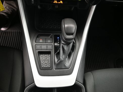 Used 2023 Toyota RAV4 LE FWD image 20