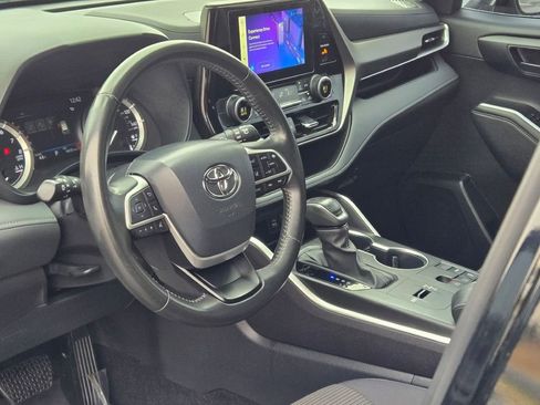 Used 2024 Toyota Highlander LE image 24