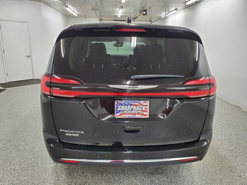 Used 2024 Chrysler Pacifica Touring-L image 5