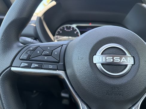Used 2025 Nissan Sentra SV FWD image 9