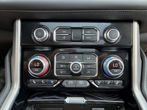 Used 2024 GMC Yukon Denali AWD/4WD image 18