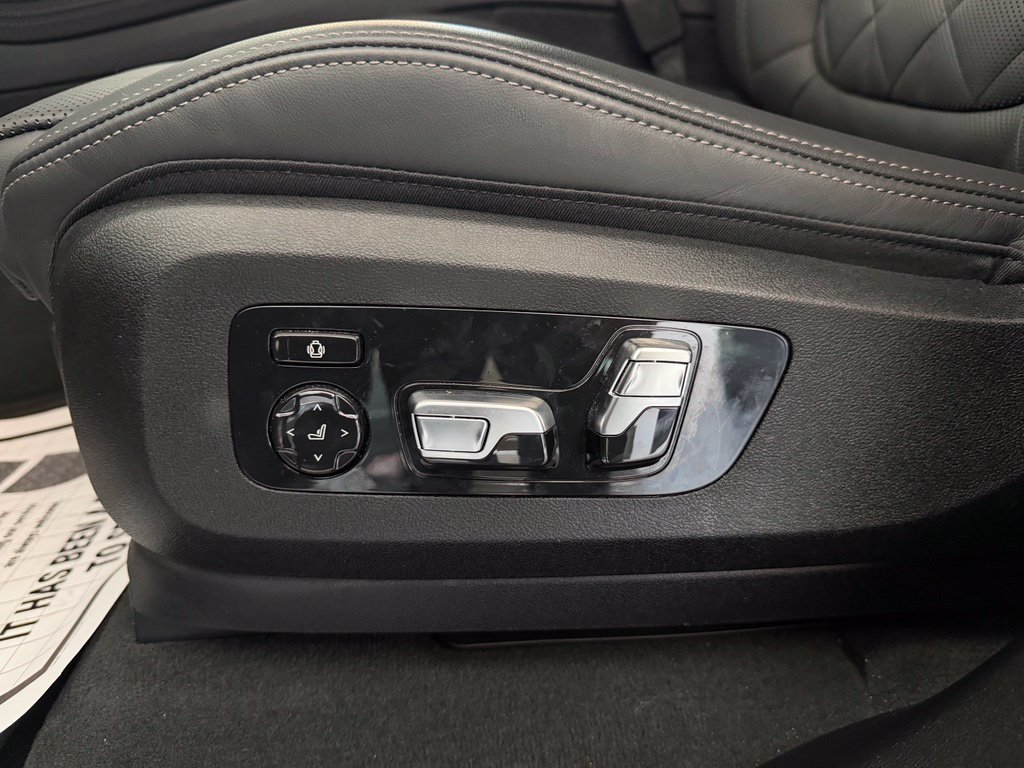 Used 2025 BMW X7 xDrive40i w/ M Sport Package AWD/4WD image 27