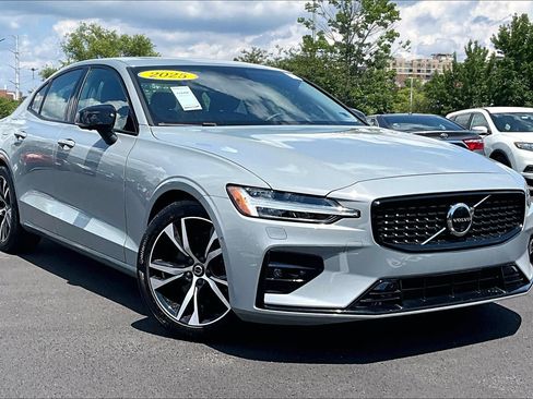 Used 2025 Volvo S60 B5 Plus FWD image 2