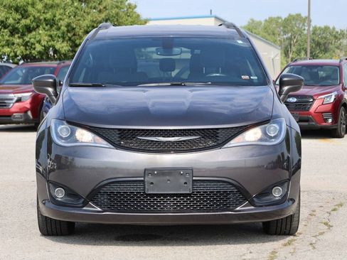 Used 2019 Chrysler Pacifica Touring Plus w/ S Appearance Package FWD image 2