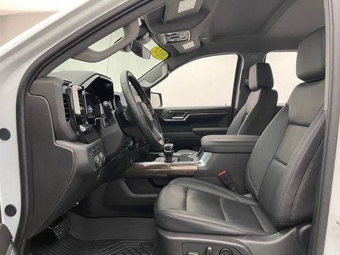 Used 2024 Chevrolet Silverado 1500 LT Trail Boss w/ Convenience Package II AWD/4WD image 16