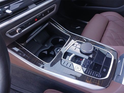 Used 2024 BMW X5 xDrive40i w/ Premium Package image 11