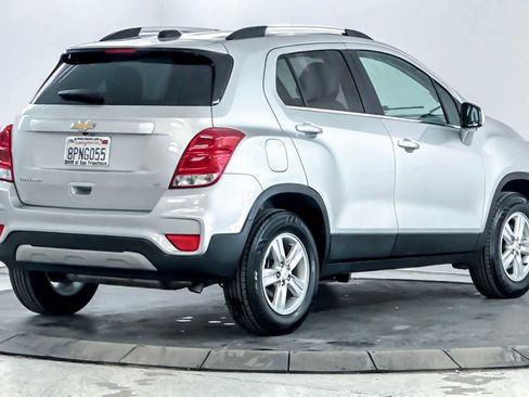 Used 2017 Chevrolet Trax LT w/ LT Convenience Package image 2
