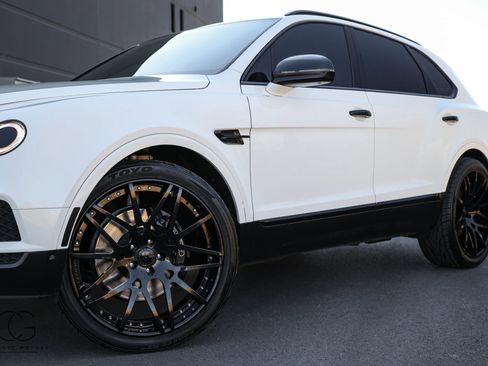Used 2019 Bentley Bentayga image 5