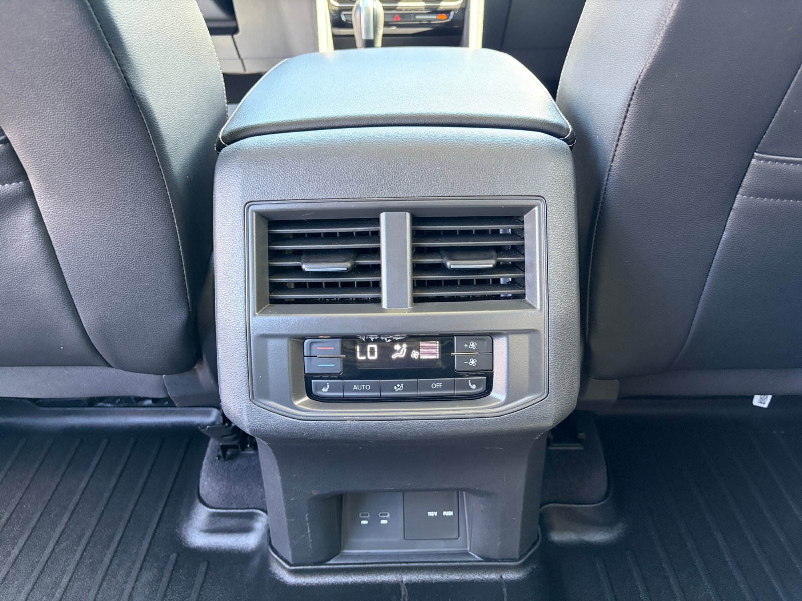 Certified 2022 Volkswagen Atlas SEL Premium AWD/4WD image 32