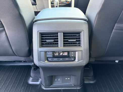 Used 2022 Volkswagen Atlas SEL Premium AWD/4WD image 32