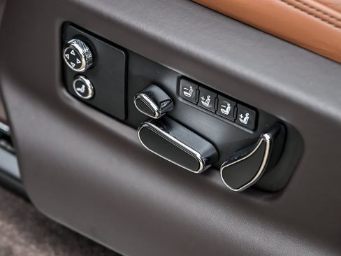 Used 2022 Bentley Bentayga AWD/4WD image 30