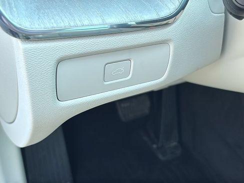 Certified 2025 Volvo XC60 B5 Ultra AWD/4WD image 14