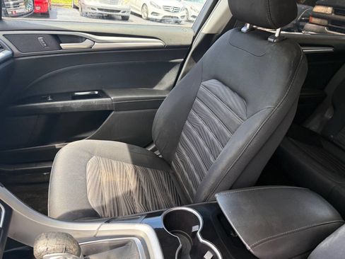 Used 2016 Ford Fusion SE FWD image 9