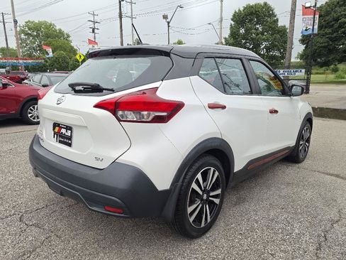 Used 2018 Nissan Kicks SV FWD image 5