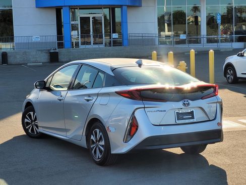 Used 2017 Toyota Prius Prime Premium image 5