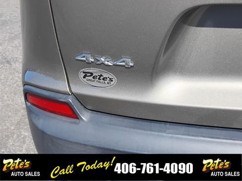 Used 2019 Jeep Cherokee Latitude w/ Popular Appearance Group AWD/4WD image 11