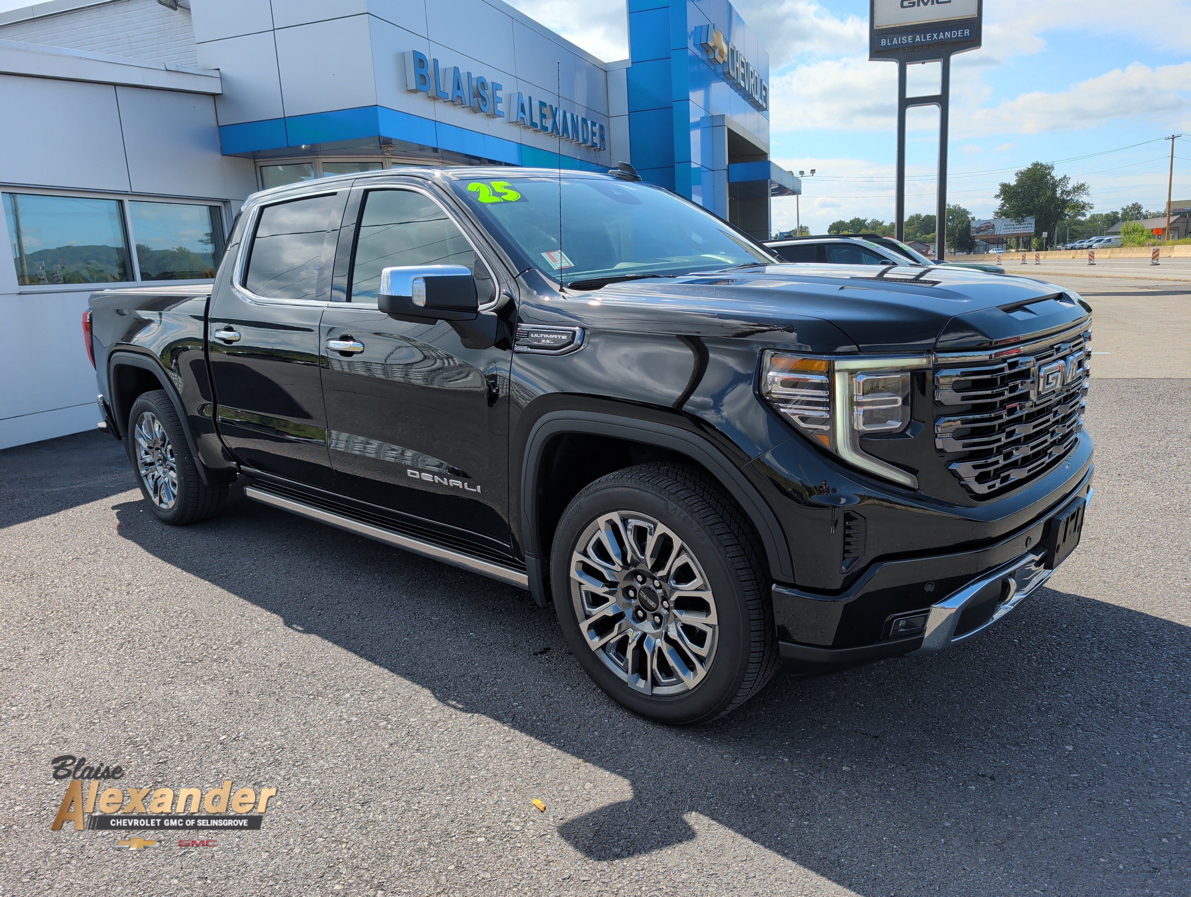 Used 2025 GMC Sierra 1500 Denali Ultimate AWD/4WD image 1