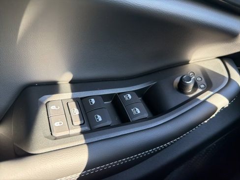 New 2025 Jeep Grand Cherokee Altitude image 18