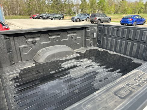 Used 2024 GMC Sierra 2500 AT4 w/ Technology Package AWD/4WD image 11