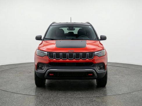 Used 2025 Jeep Compass Trailhawk AWD/4WD image 2
