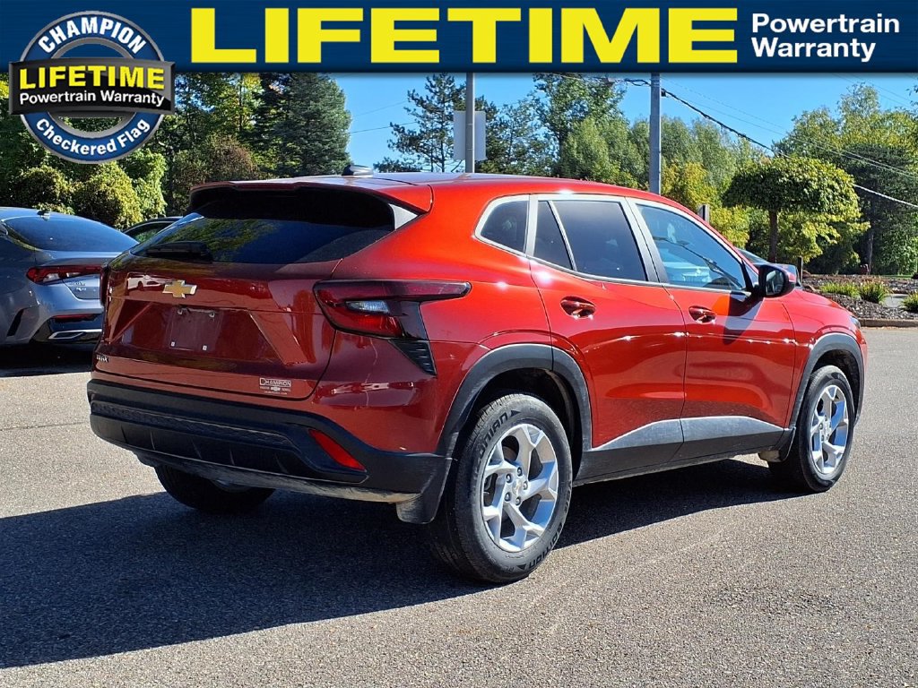 Used 2024 Chevrolet Trax LS w/ LS Convenience Package FWD image 5