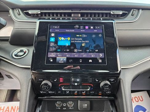 Used 2025 Jeep Grand Cherokee Laredo w/ Luxury Tech Group I image 20