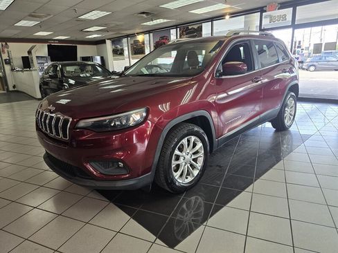 Used 2019 Jeep Cherokee Latitude w/ Cold Weather Group FWD image 1