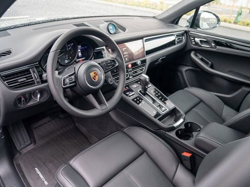 New 2026 Porsche Macan image 4