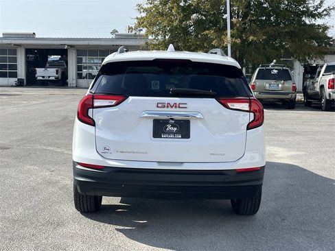 Used 2023 GMC Terrain SLE w/ Driver Convenience Package image 4