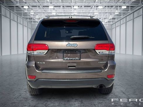 Used 2019 Jeep Grand Cherokee Laredo w/ 18" Wheel & 8.4" Radio Group AWD/4WD image 4