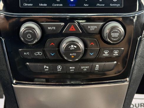 Used 2022 Jeep Grand Cherokee Laredo X image 17