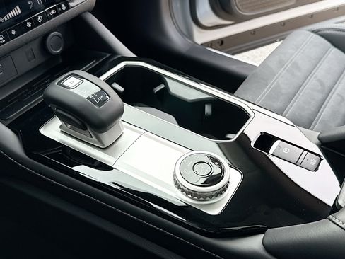 New 2026 Mitsubishi Outlander SE FWD image 11