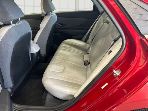 Used 2024 Hyundai Elantra Limited image 10