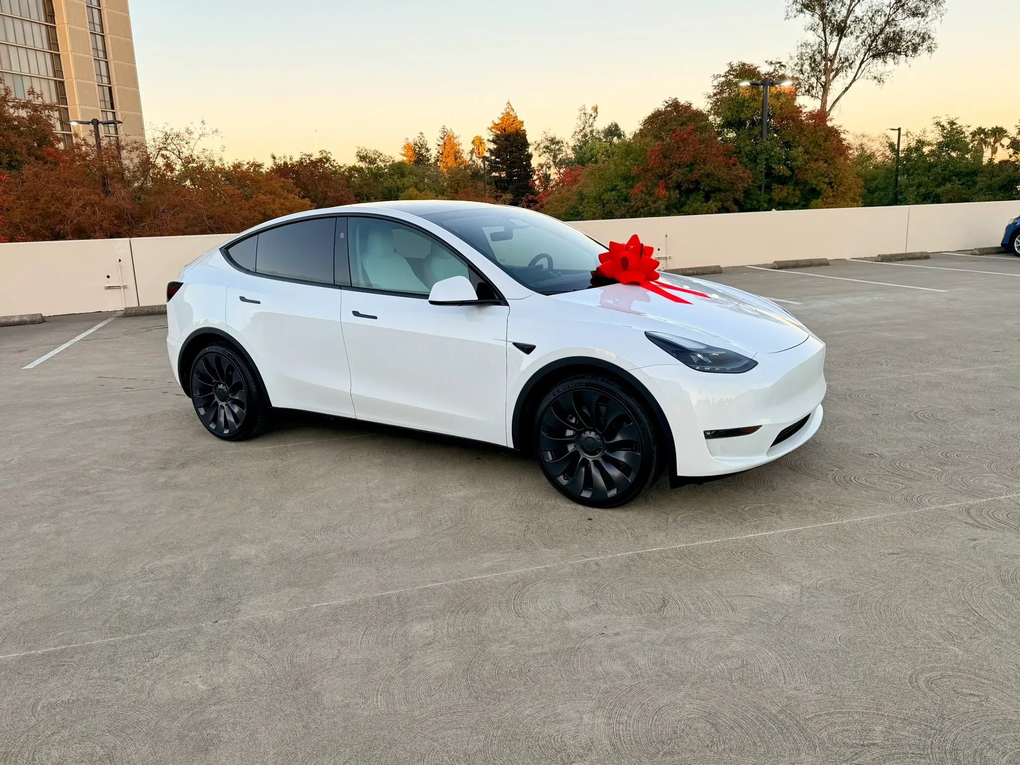 Used 2024 Tesla Model Y Long Range AWD/4WD image 7