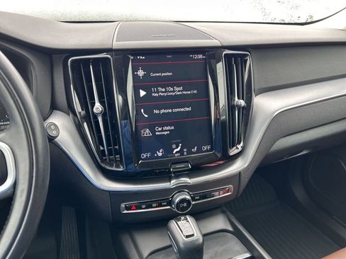 Used 2019 Volvo XC60 T6 Momentum w/ Advanced Package image 16