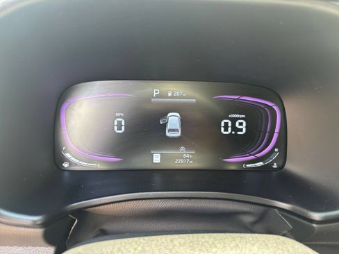 Used 2025 Kia Soul LX w/ LX Technology Package FWD image 35