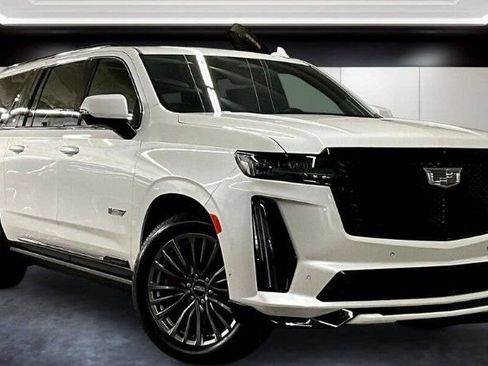 Used 2024 Cadillac Escalade ESV V AWD/4WD image 1