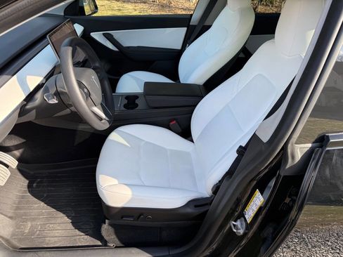 Used 2022 Tesla Model Y Performance image 10