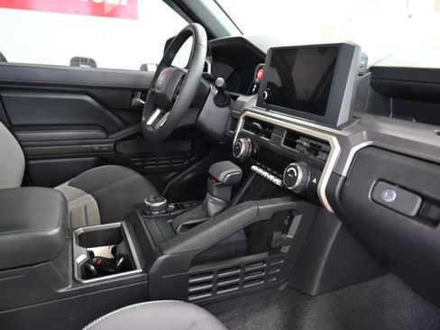 Used 2025 Toyota Tacoma TRD Sport AWD/4WD image 15