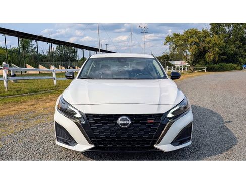 Used 2023 Nissan Altima 2.5 SR image 2