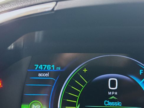 Used 2018 Chevrolet Volt Premier w/ Driver Confidence Package FWD image 19