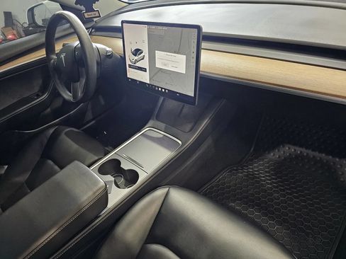 Used 2021 Tesla Model 3 Standard Range Plus RWD image 5