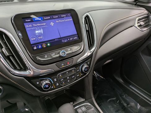 Used 2022 Chevrolet Equinox Premier AWD/4WD image 11