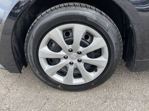 Used 2025 Toyota Corolla LE image 28