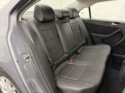 Used 2011 Volkswagen Jetta SE FWD image 22